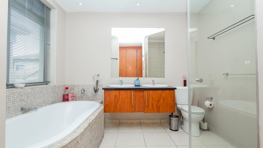 4 Bedroom Property for Sale in Sunset Beach Western Cape